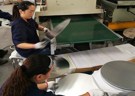Üreticiler düz saç 1.2mm saf 1070 sınıf alüminyum levha pişirme malzemeleri fırın tavukları için kullanılabilir