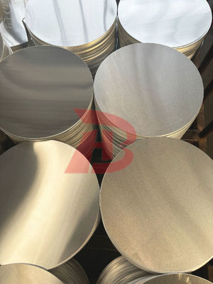 Pişirme aletleri için alüminyum yuvarlak levha, çap 80 - 1100 mm, kalınlık 0,5 - 6 mm. Fabrika stoklarımızda mevcuttur.
