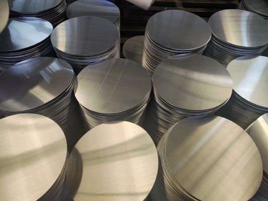 Pürüzsüz Yüzeyli Yüksek Düzlükte Alüminyum Disk 1050 1060 3003 Alaşım, 0,3–6 mm Kalın, Lamba Kapağı ve Tencereler için Özel Boyutlu Alüminyum Boş