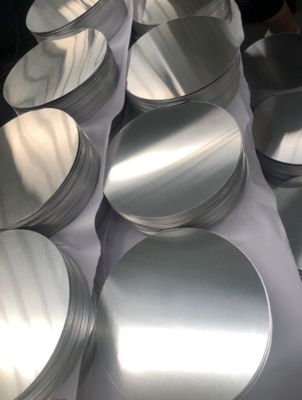 Yüksek Düzlük 1050/3003 Alaşımlı Alüminyum Disk Derin Çekme Çatlamaya Dayanıklı Özel Çaplı Endüstriyel Damgalama İçin