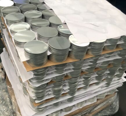 Konteyner imalatı - 80 ila 1100 mm arasında değişen, kalınlığı 0,5 ila 6 mm arasında değişen alüminyum yuvarlak parçalar. Endüstriyel sınıf alüminyum daire