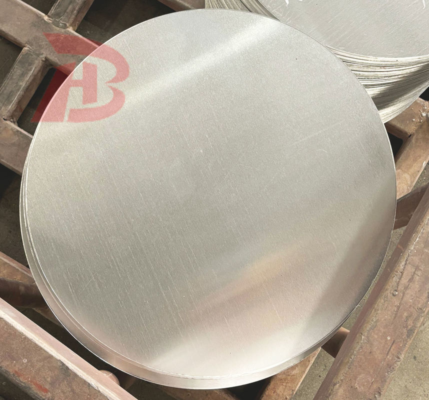 Pişirme aletleri için alüminyum yuvarlak levha, çap 80 - 1100 mm, kalınlık 0,5 - 6 mm. Fabrika stoklarımızda mevcuttur.