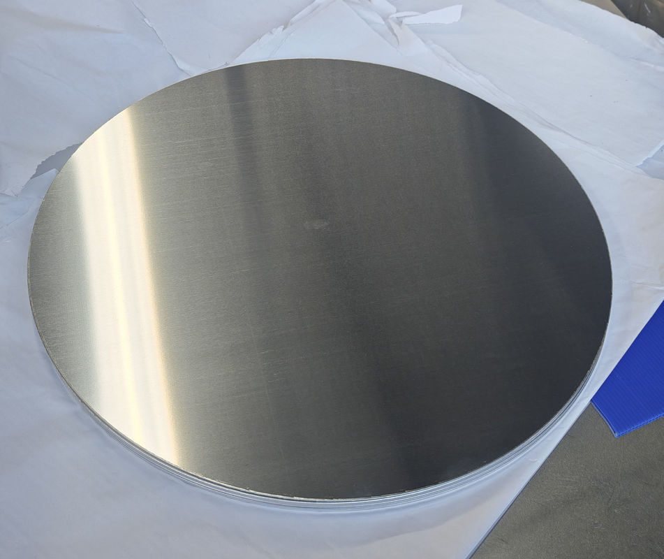 Pürüzsüz Yüzeyli Yüksek Düzlükte Alüminyum Disk 1050 1060 3003 Alaşım, 0,3–6 mm Kalın, Lamba Kapağı ve Tencereler için Özel Boyutlu Alüminyum Boş
