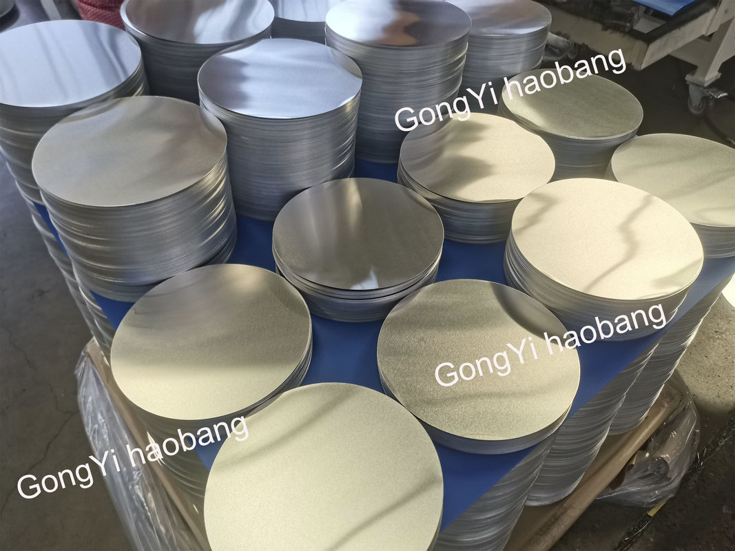 Pürüzsüz Yüzeyli Yüksek Düzlükte Alüminyum Disk 1050 1060 3003 Alaşım, 0,3–6 mm Kalın, Lamba Kapağı ve Tencereler için Özel Boyutlu Alüminyum Boş